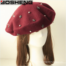 Kundenspezifische Mode-Winter-rote Wolle-Hut-Kappe Barett mit Kornen